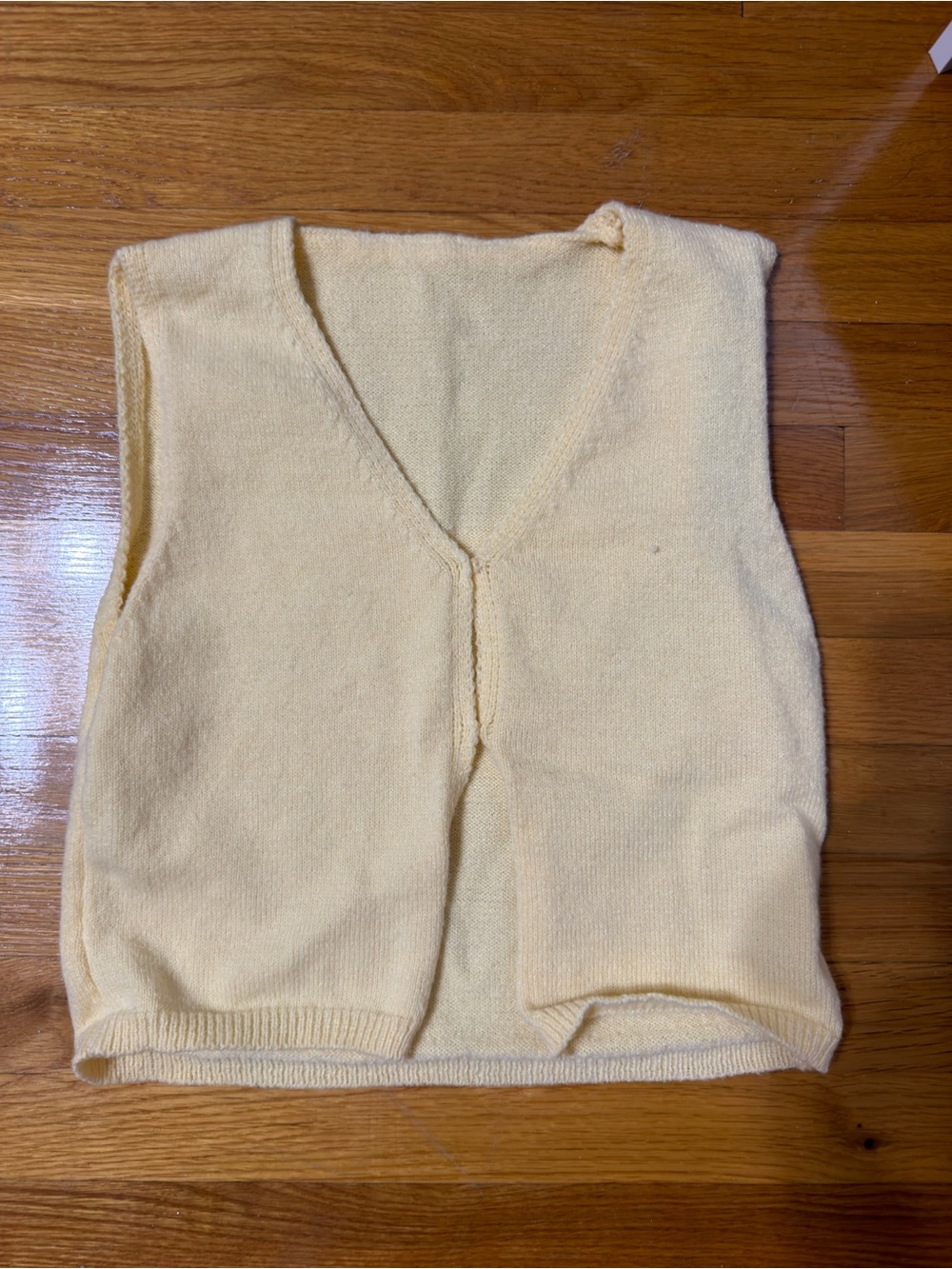 Women’s V-Neck Knit Sweater Vest - Pale Yellow